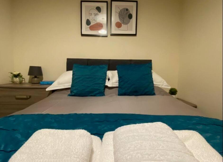 No25-Luxe Living Guest House- 2 Bed-Wifi-Free Parking-City- Beach Суонзи Екстериор снимка