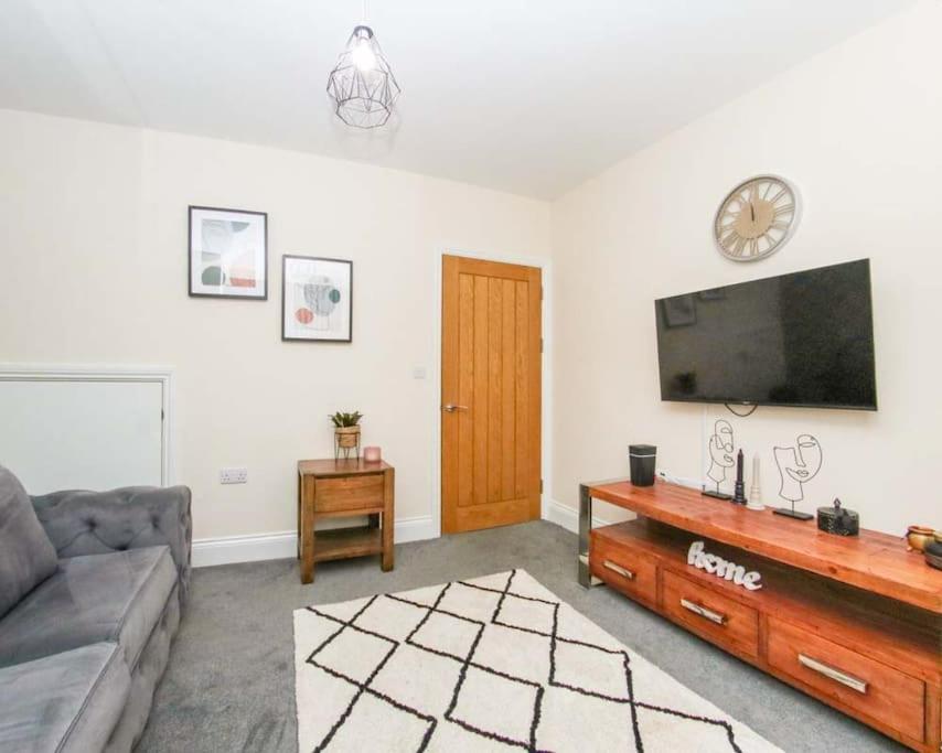 No25-Luxe Living Guest House- 2 Bed-Wifi-Free Parking-City- Beach Суонзи Екстериор снимка
