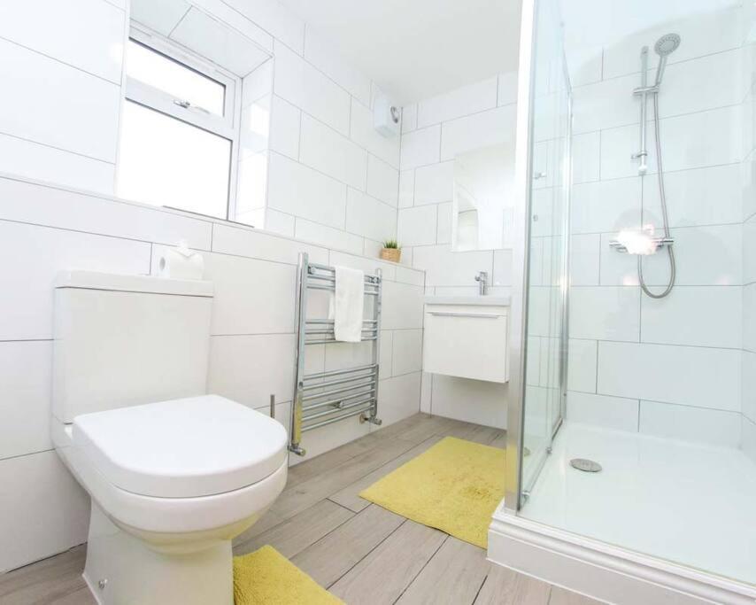 No25-Luxe Living Guest House- 2 Bed-Wifi-Free Parking-City- Beach Суонзи Екстериор снимка