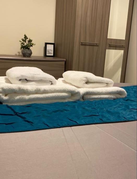 No25-Luxe Living Guest House- 2 Bed-Wifi-Free Parking-City- Beach Суонзи Екстериор снимка