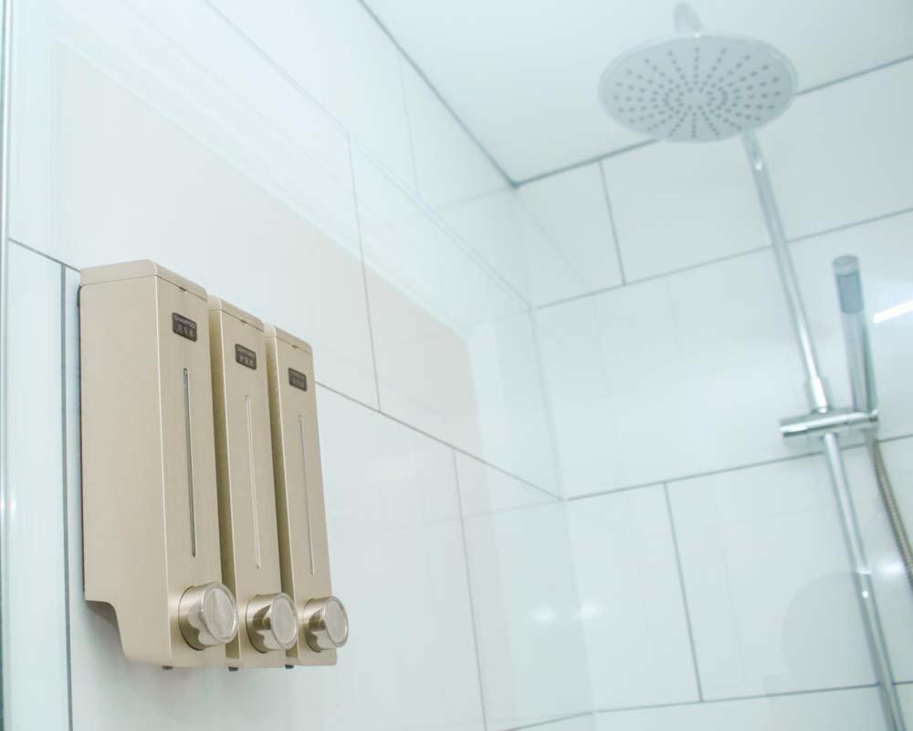 No25-Luxe Living Guest House- 2 Bed-Wifi-Free Parking-City- Beach Суонзи Екстериор снимка